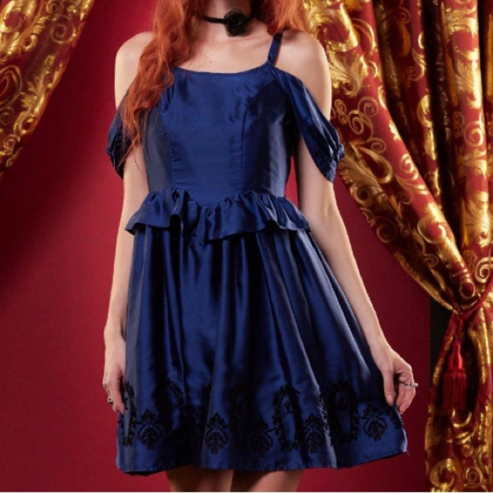 Interview With A Vampire Claudia Lace-Up Dress Hot Topic Halloween‎ Cosplay